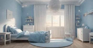 Bebê de seis meses dormindo tranquilamente em um berço branco com cobertor azul claro e móbile colorido, destacando dicas para melhorar sono do bebê.